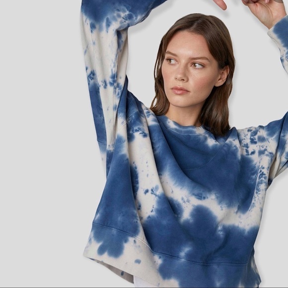 NEW Velvet by Graham & Spencer Nissa Tie Dye Sweatshirt Blue White Medium - Picture 1 of 13